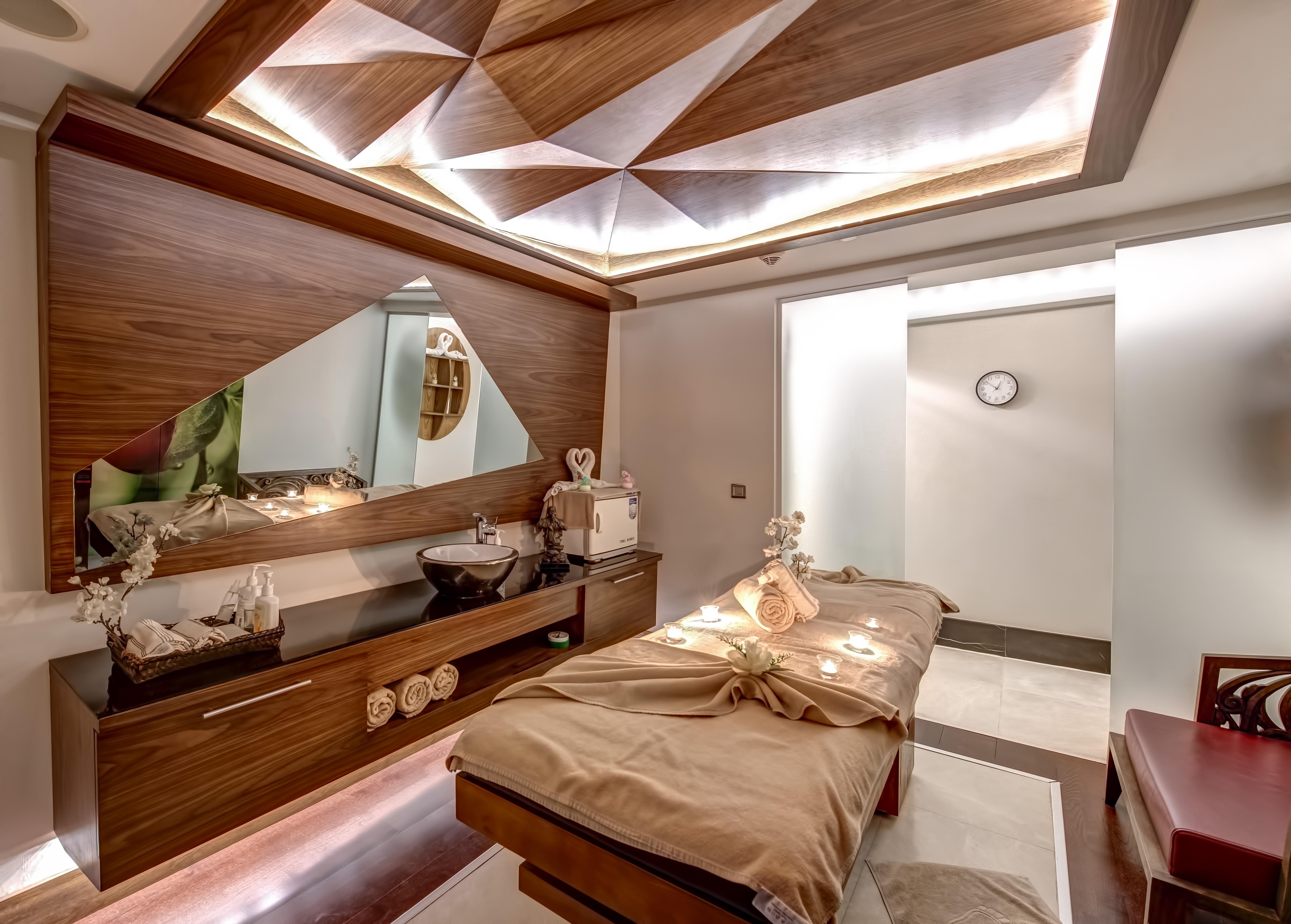 塔克西姆极乐世界酒店 伊斯坦布尔 外观 照片 A treatment room at the spa