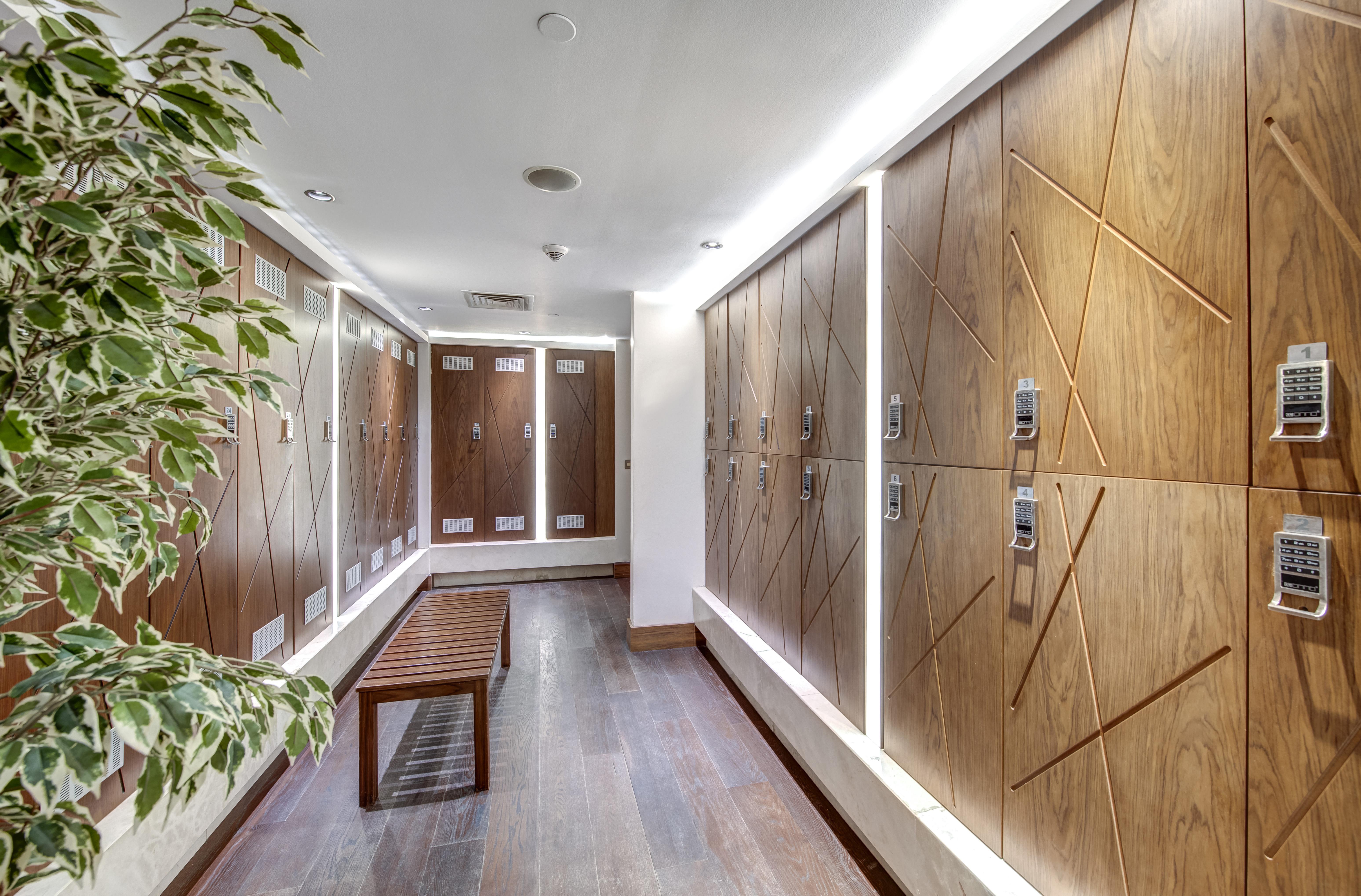 塔克西姆极乐世界酒店 伊斯坦布尔 外观 照片 The changing rooms at the London Stadium