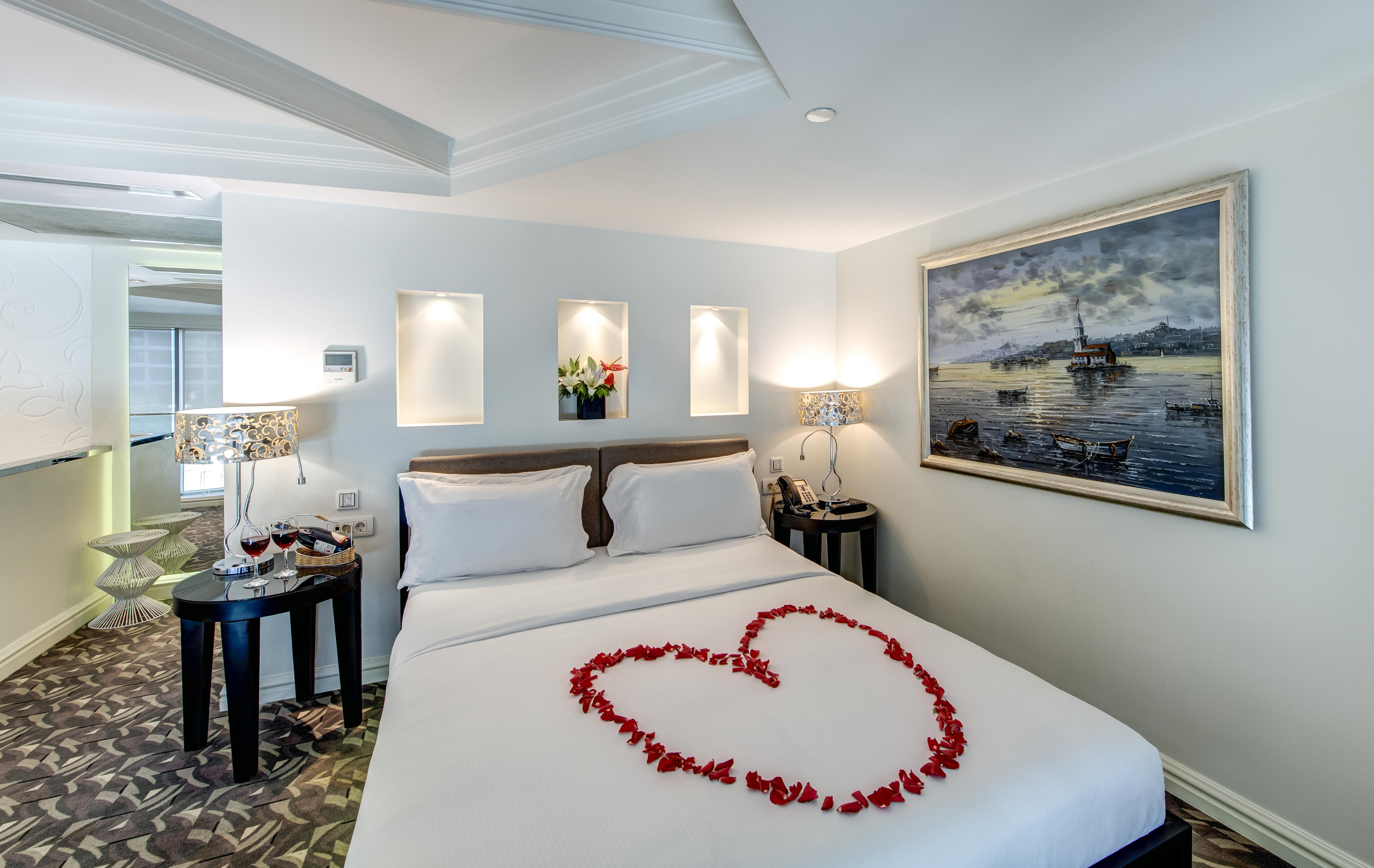 塔克西姆极乐世界酒店 伊斯坦布尔 外观 照片 A suite at the hotel